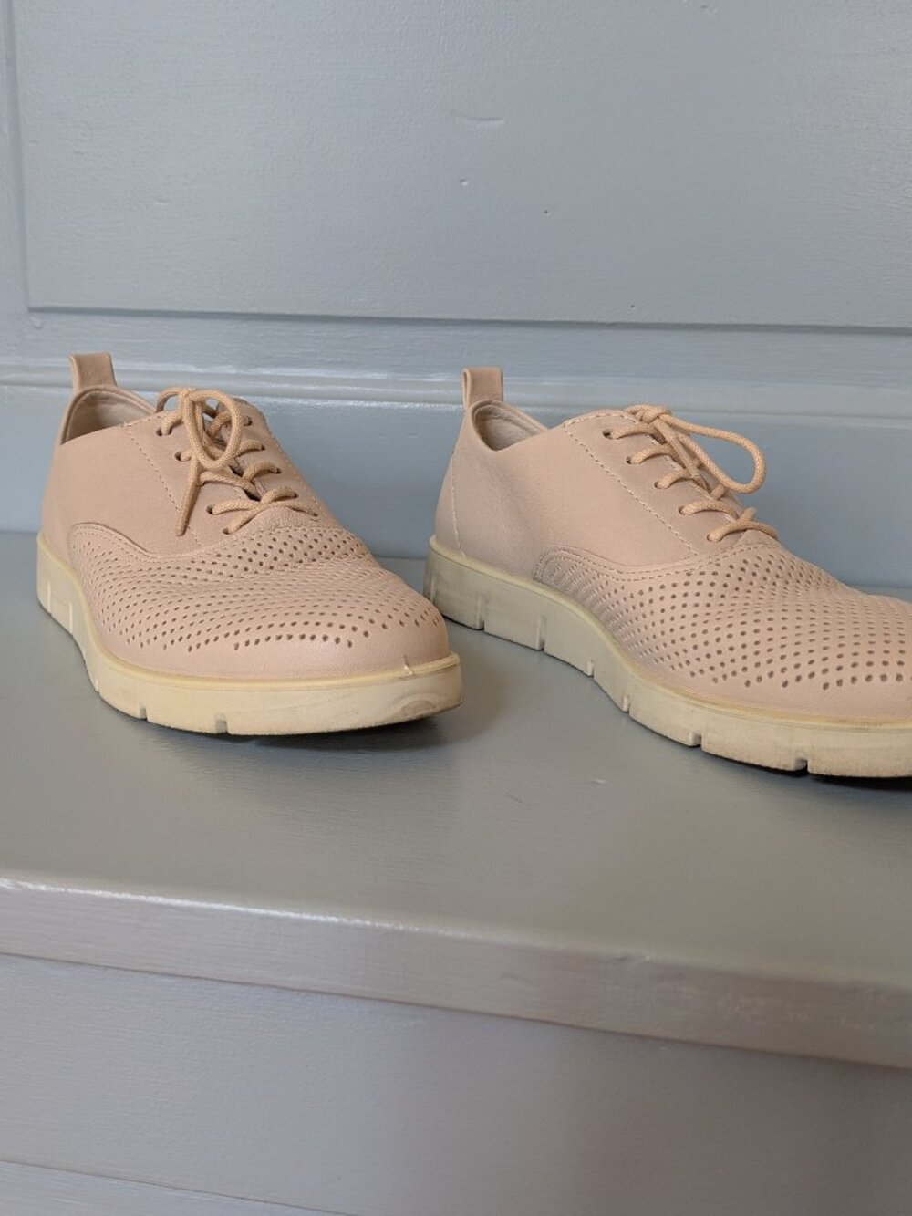 Ecco Light Pink Oxford Shoes - Size 6